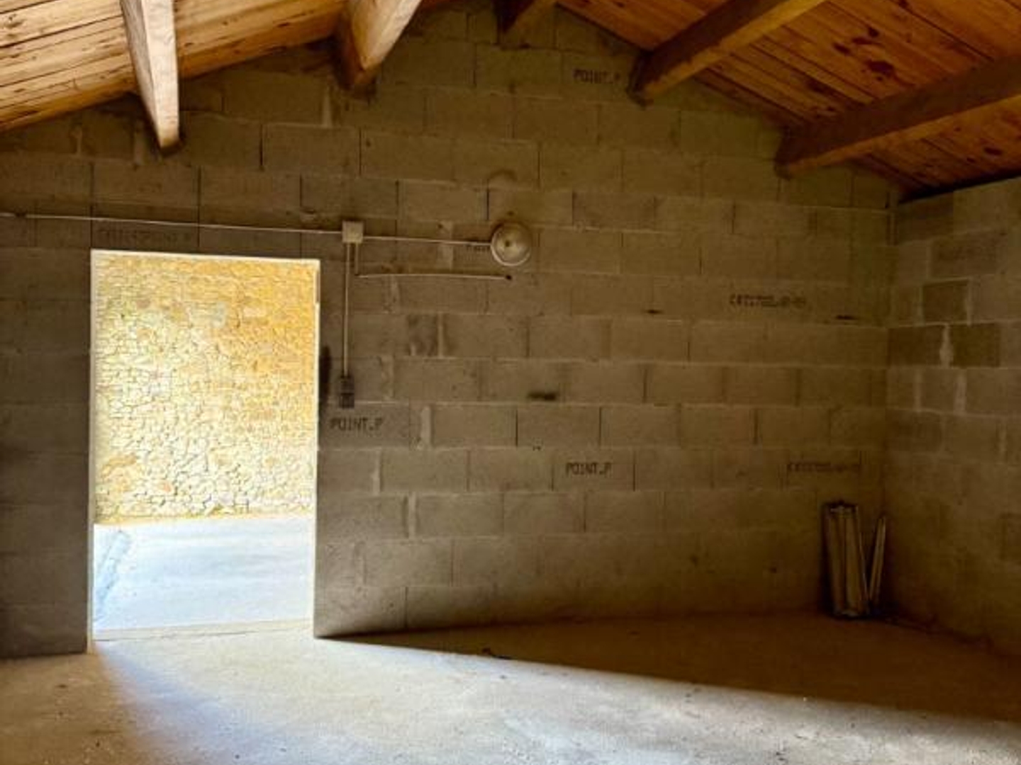 Parking / garage / box à vendre - 80m2 - Aubigny-Les Clouz... (85430)