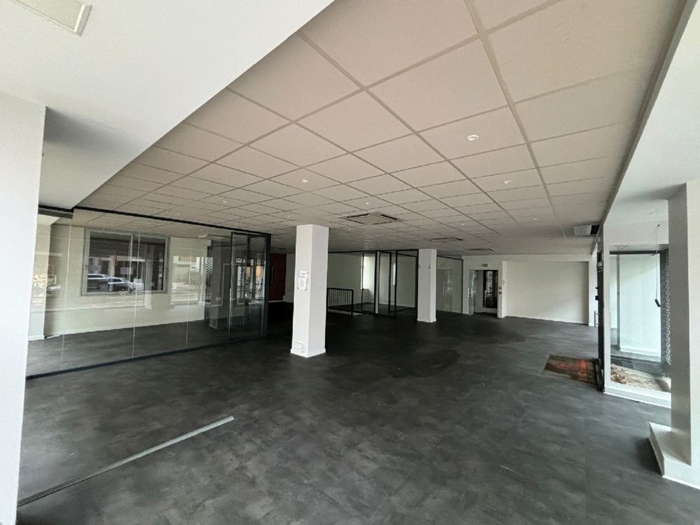Vente / Local Commercial - 233 m²