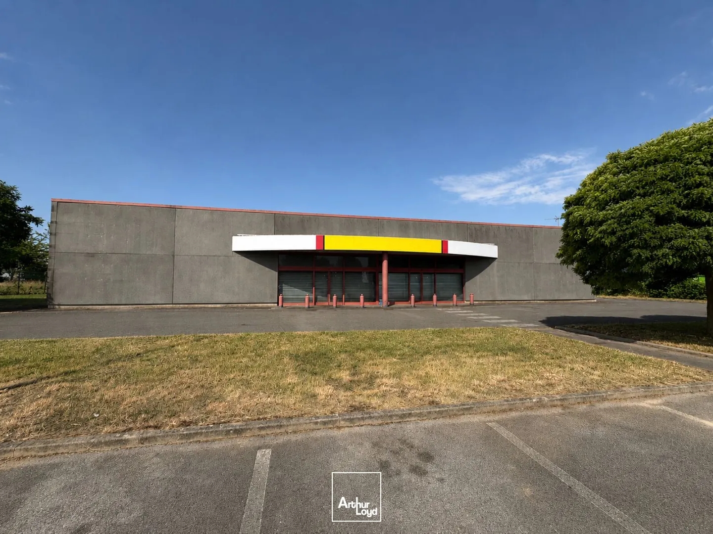 A VENDRE LOCAL COMMERCIAL 1 1198 M2 MAIGNELAY MONTIGNY