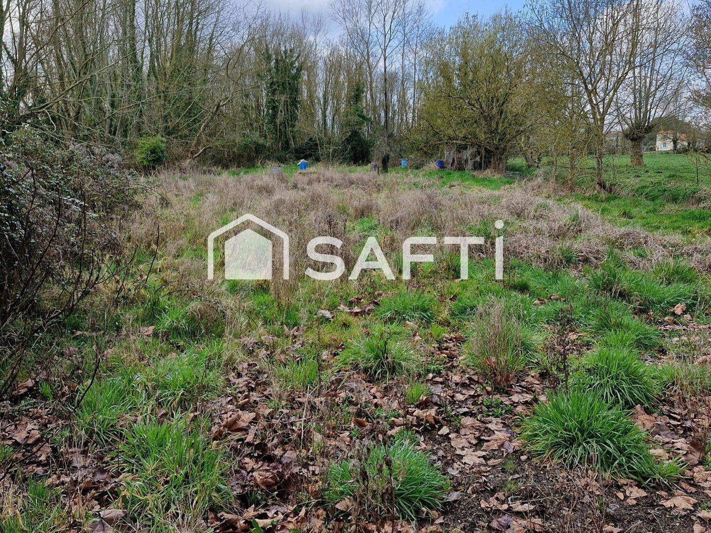 TERRAIN EXELLENT POUR UN POTAGER OU BARBECUE OU ACTIVITEES DE PLEINE AIR !