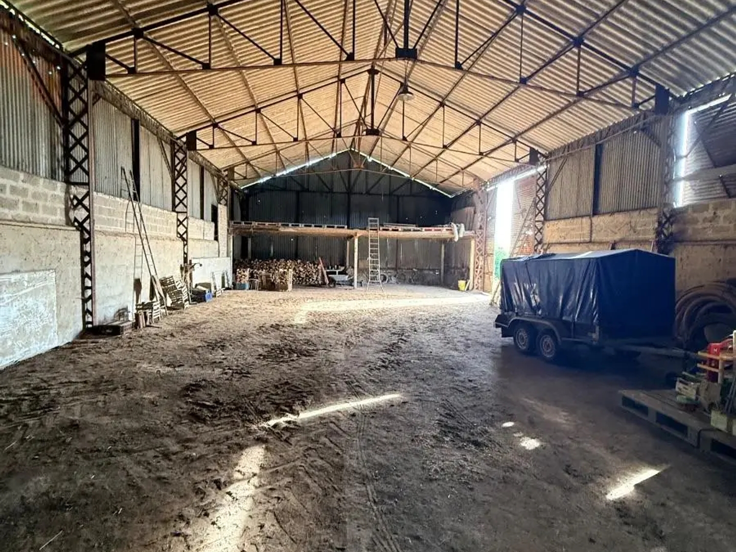 Local 327 m²