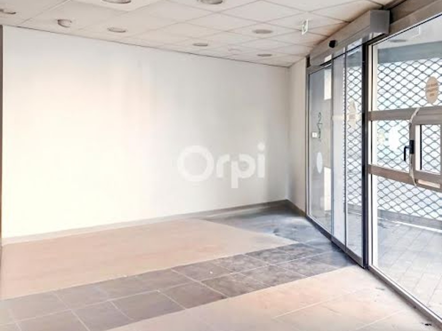 Commerce 150 m²
