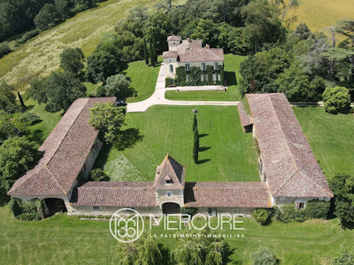Château 8 pièces 340 m²