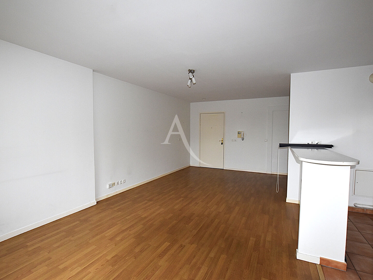 Appartement à vendre - 2 pièces - 51m2 - Combs-La-Ville (77380)