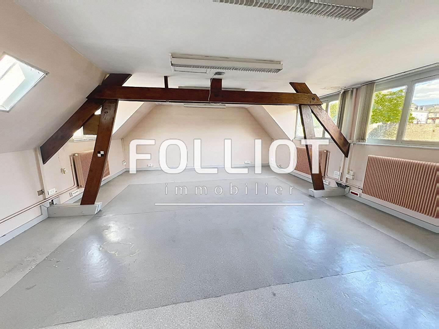 Immeuble à vendre - 2500m2 - Saint-Lô (50000)