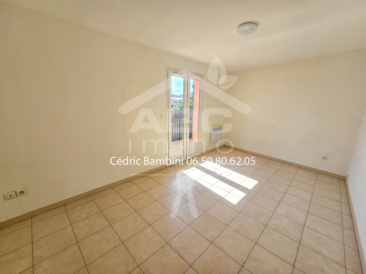 Appartement à vendre - 3 pièces - 70m2 - Saint-Maximin-La-... (83470)