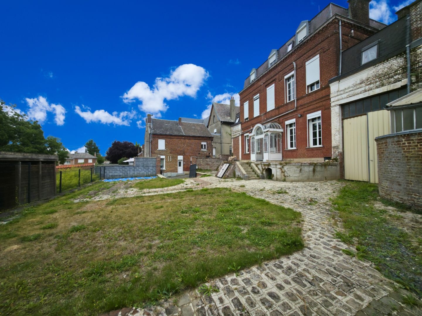 Logement RDC 114 m² + dépendance 40 m² et jardin