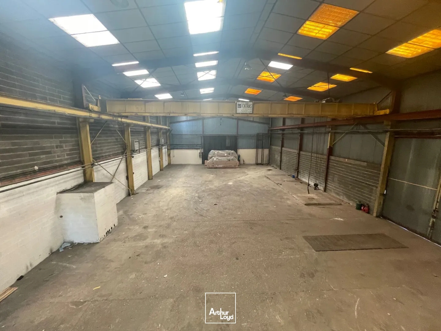 Locaux à vendre - 2535m2 - Andeville (60570)