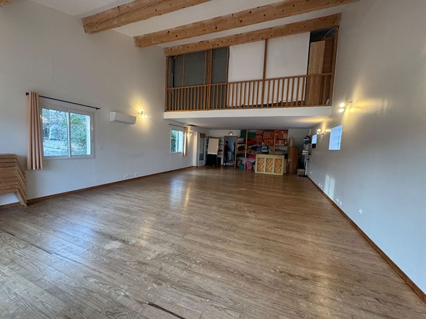 Local 5 pièces 199 m²