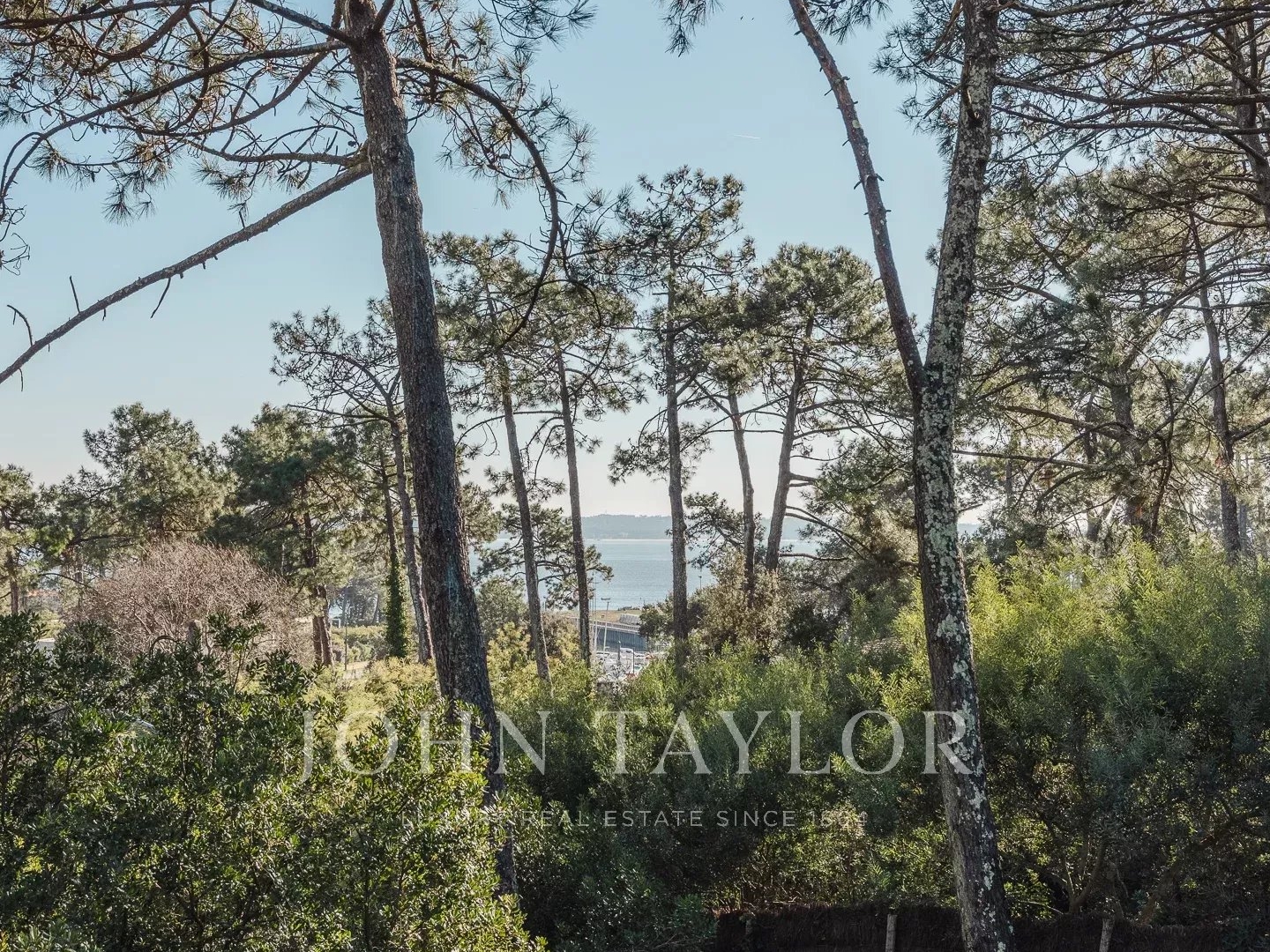 PORT DE LA VIGNE | VILLA AVEC VUE IMPRENABLE SUR LE BASSIN