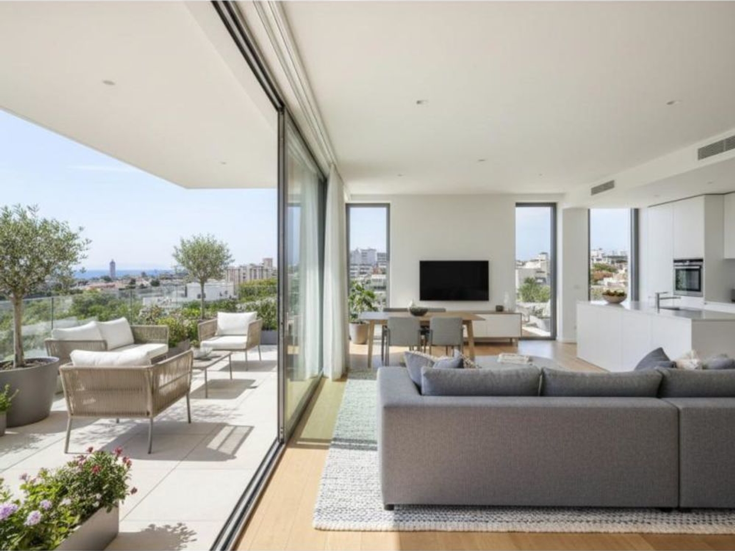 NEUILLY-SUR-SEINE  APPARTEMENT D'EXCEPTION 5 PIÈCES DE 126 M² AVEC TERRASSE DE 23 M²  ÉTAGE ÉLEVÉ