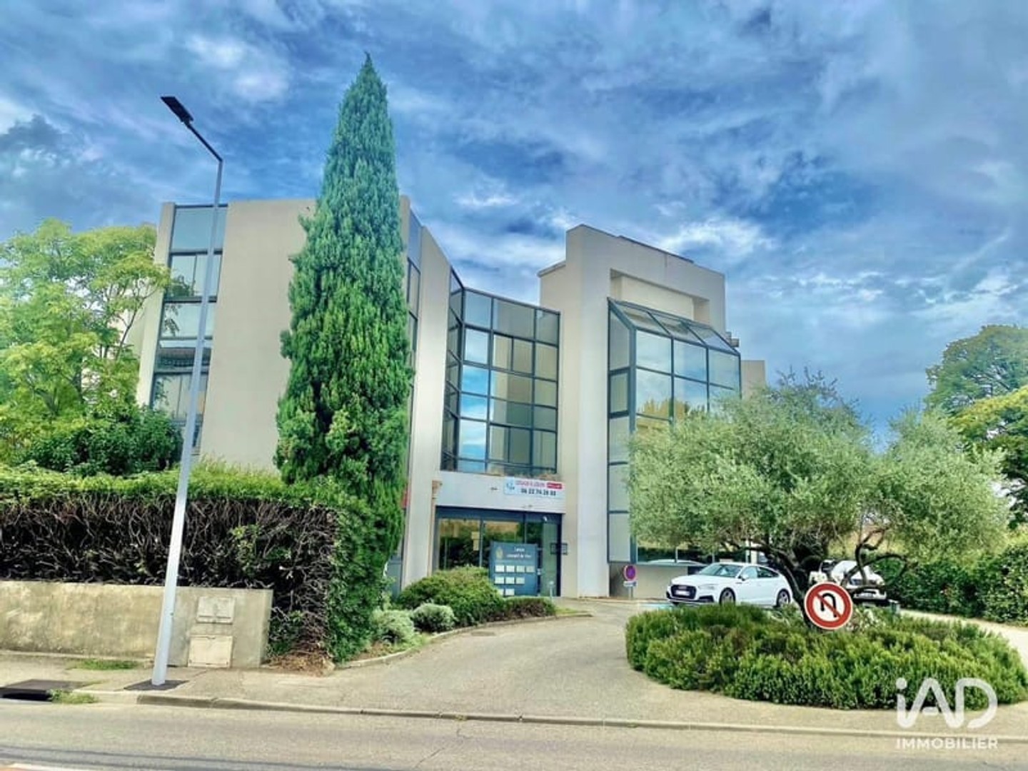 Immeuble commercial 97 m²