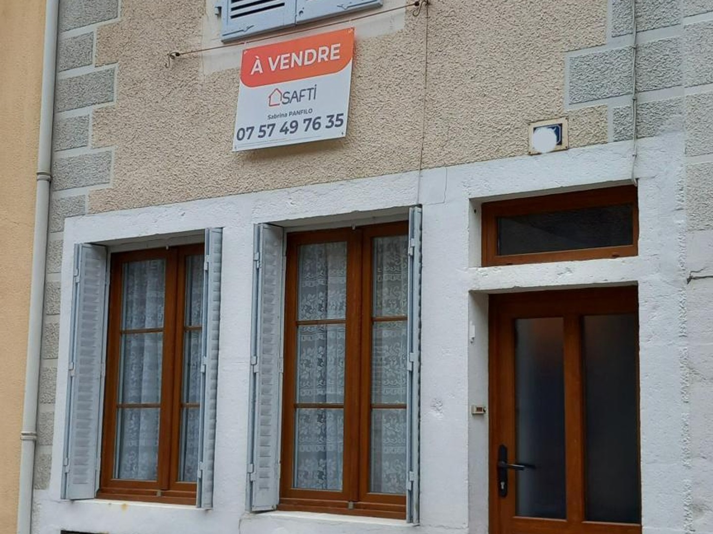 MAISON DE VILLE AVEC GARAGE ET TERRAIN