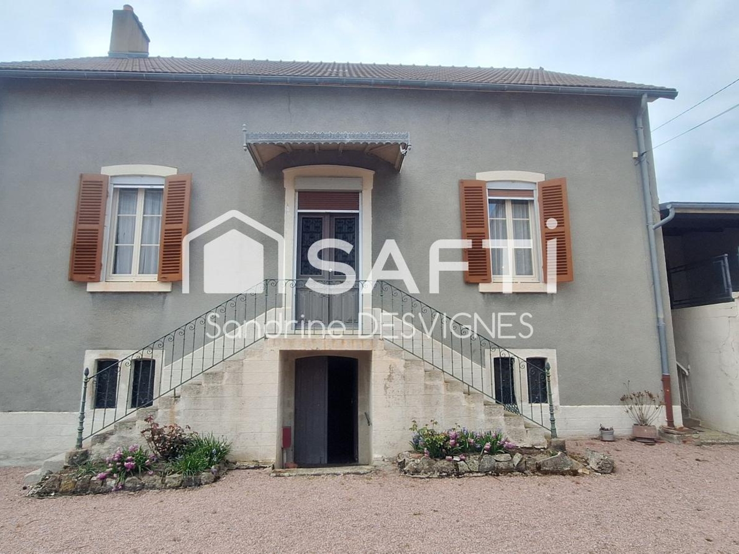 Maison en pierre à rénover 4 chambres