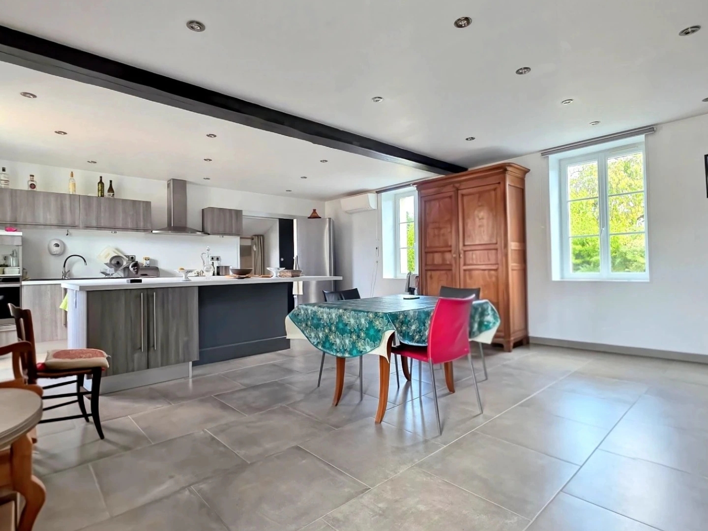 Maison à vendre - 7 pièces - 167m2 - Saint-Pierre-La-Noue (17700)