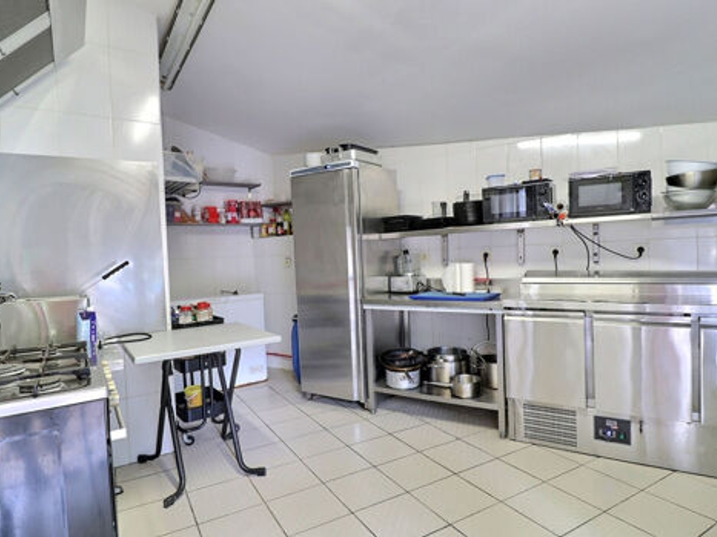 Locaux à vendre - 3 pièces - 70m2 - Saint-Cyr-Sur-Mer (83270)