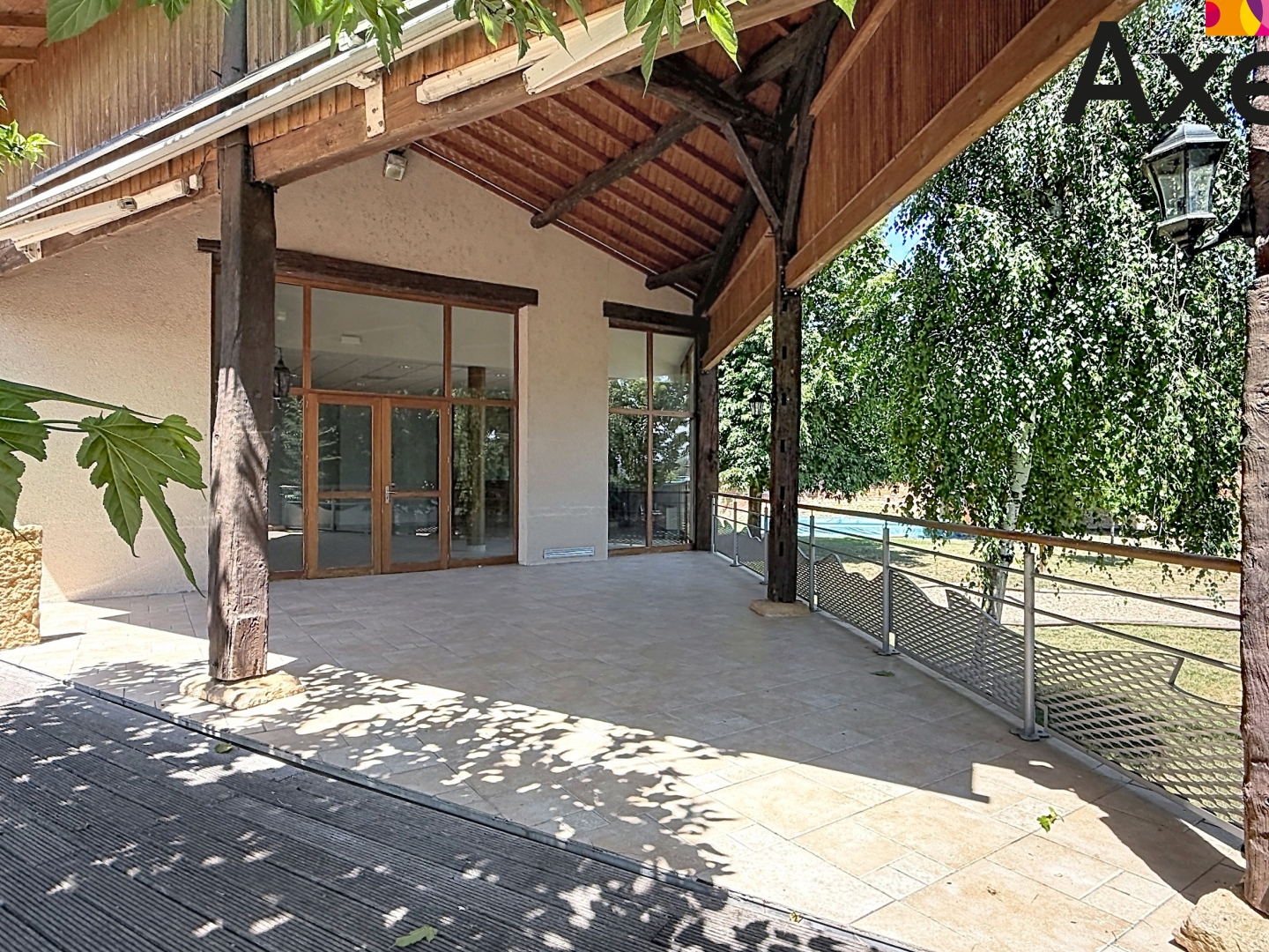 A VENDRE - BRIENNON - GRAND LOCAL PROFESSIONNEL D'ENVIRON 270M2 AVEC POSSIBILITÉ D'AMENAGEMENT EN LOFT