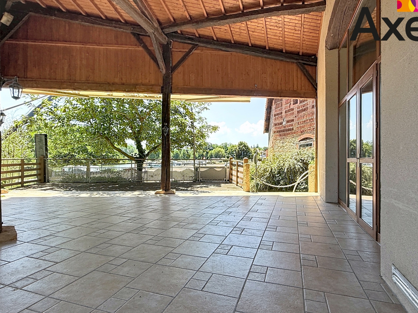 Locaux à vendre - 3 pièces - 267m2 - Briennon (42720)