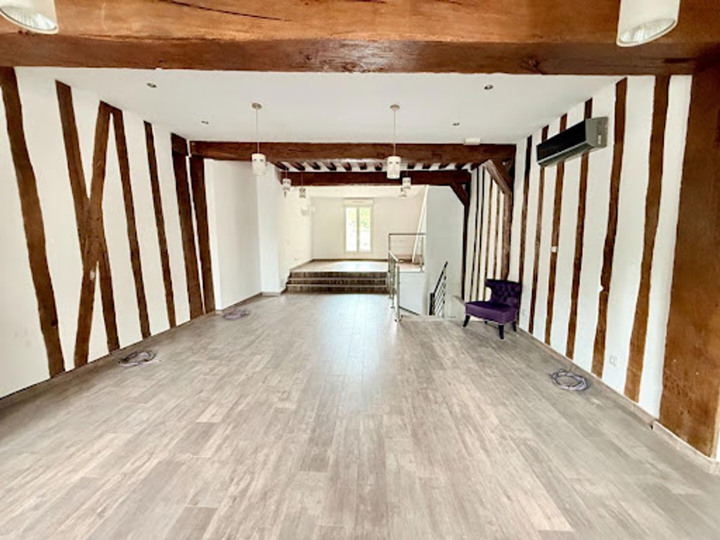 Local commercial 10 pièces 250 m²