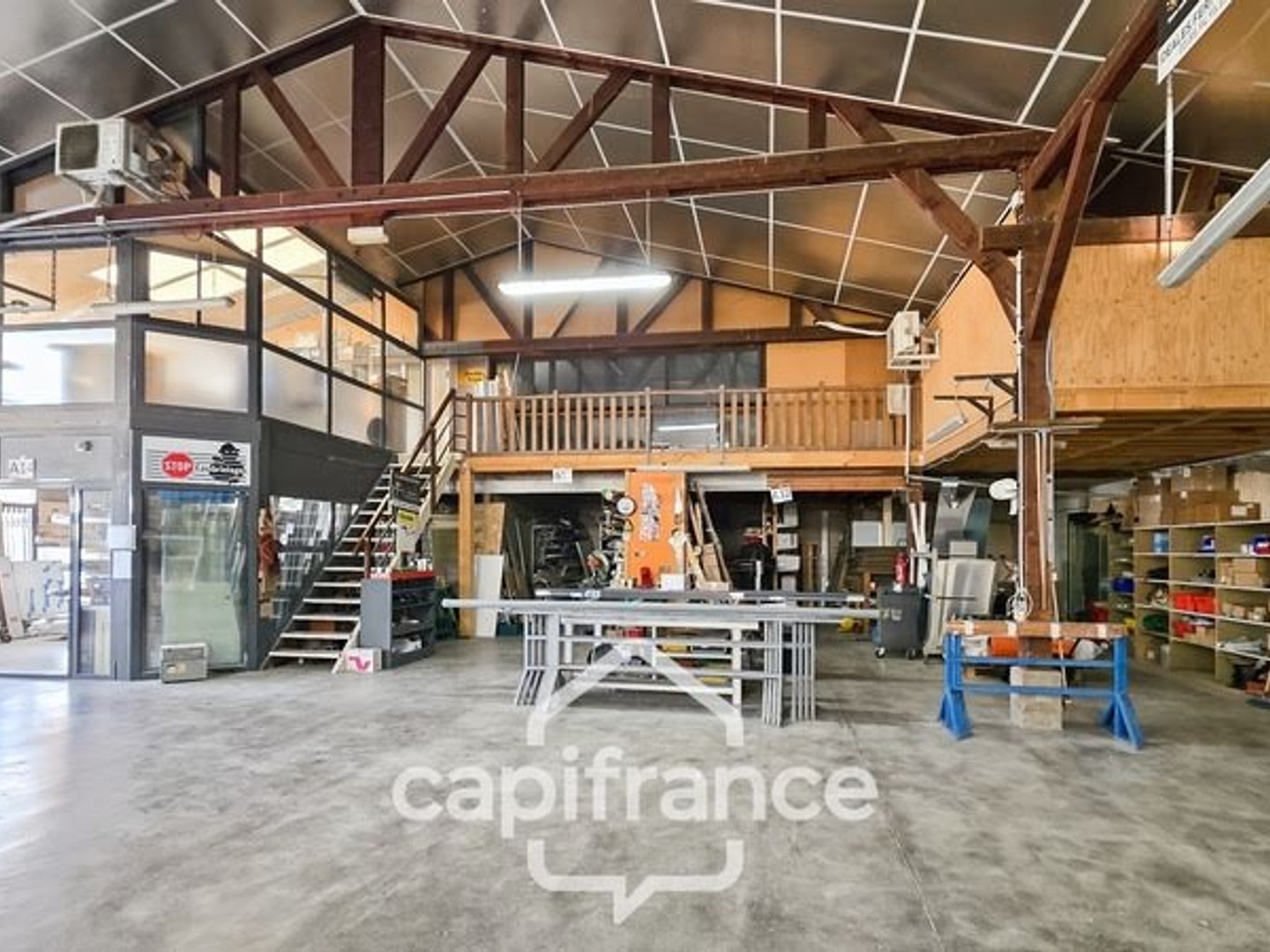 Local 7 pièces 392 m²