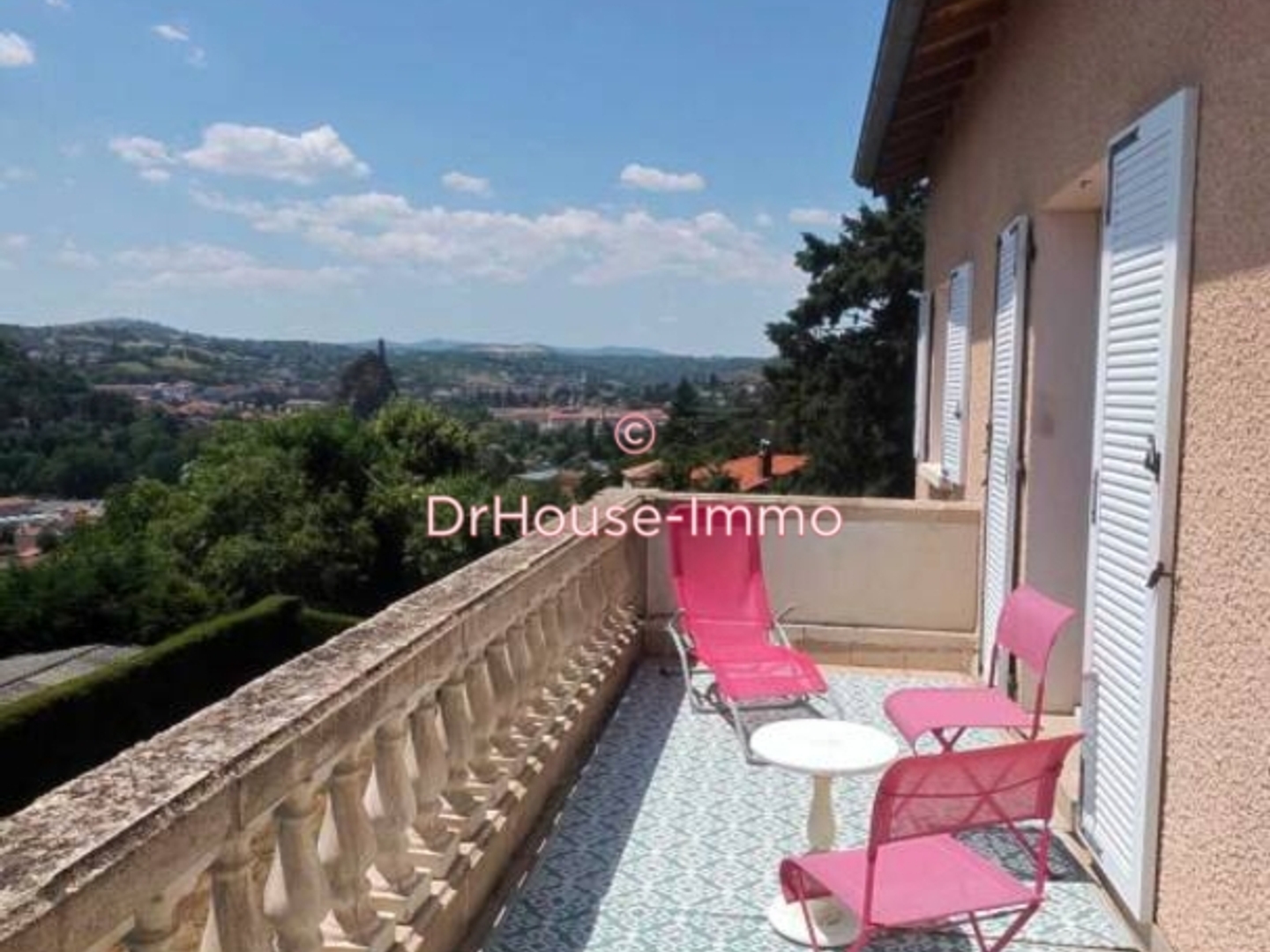 Maison 8 pièces 240 m²