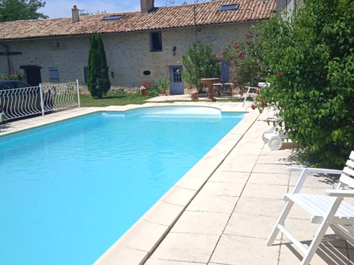 Magnifique et Spacieuse Ancienne Ferme, Piscine, Granges, Privé, 5 Chambres
