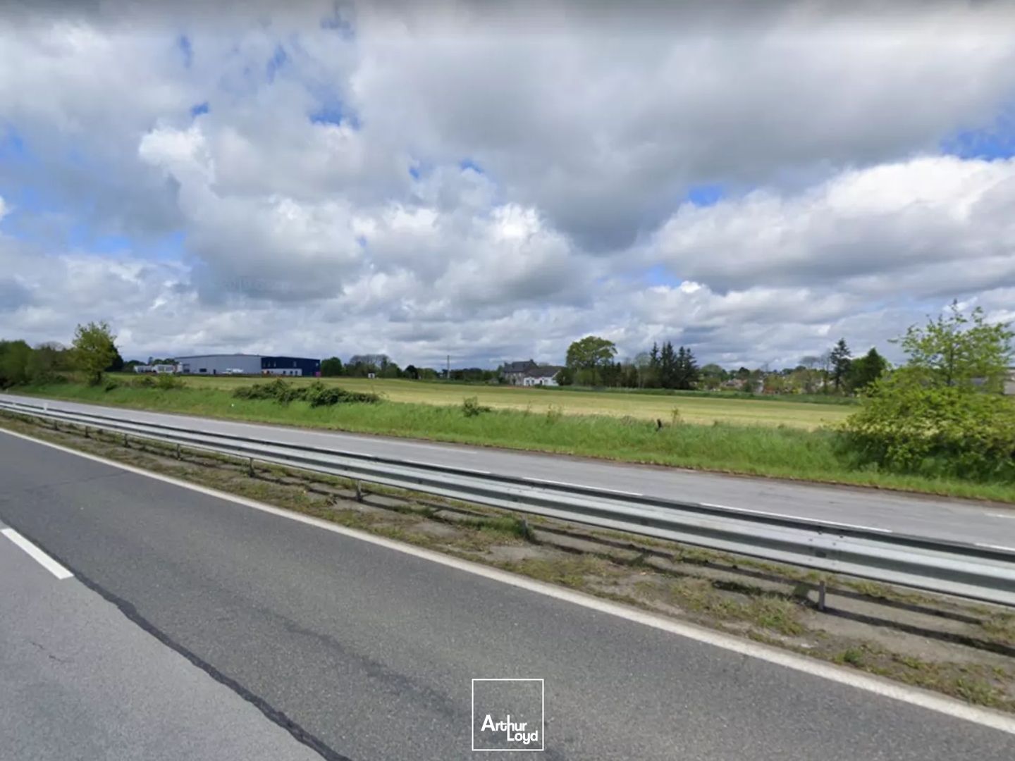 TERRAIN A VENDRE LE LONG DE LA RN 164 - SORTIE MERDRIGNAC - DIRECTION RENNES
