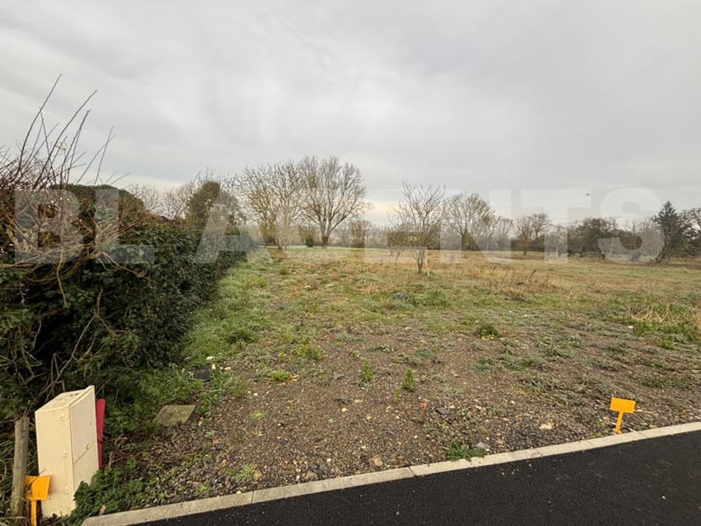 Terrain 644 m²