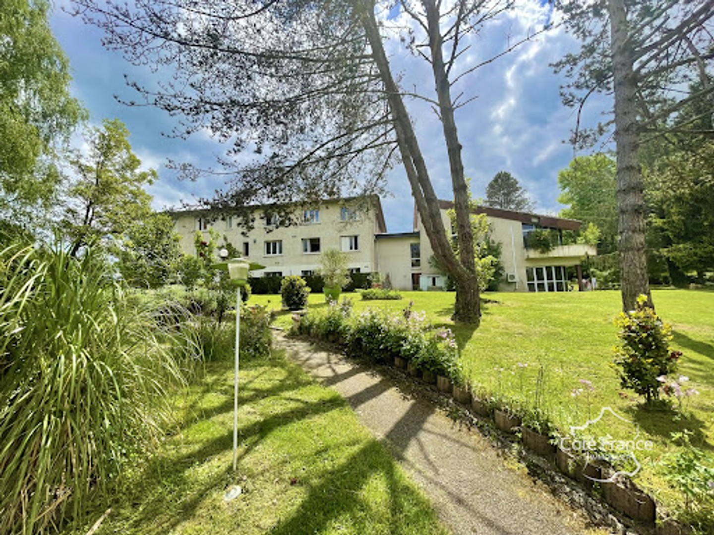 Local commercial 900 m²