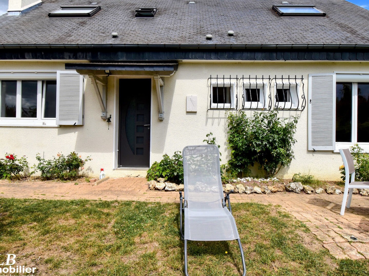 MAISON PLAIN-PIED + 1 ETAGE - 4 CHAMBRES - GARAGE - JARDIN -