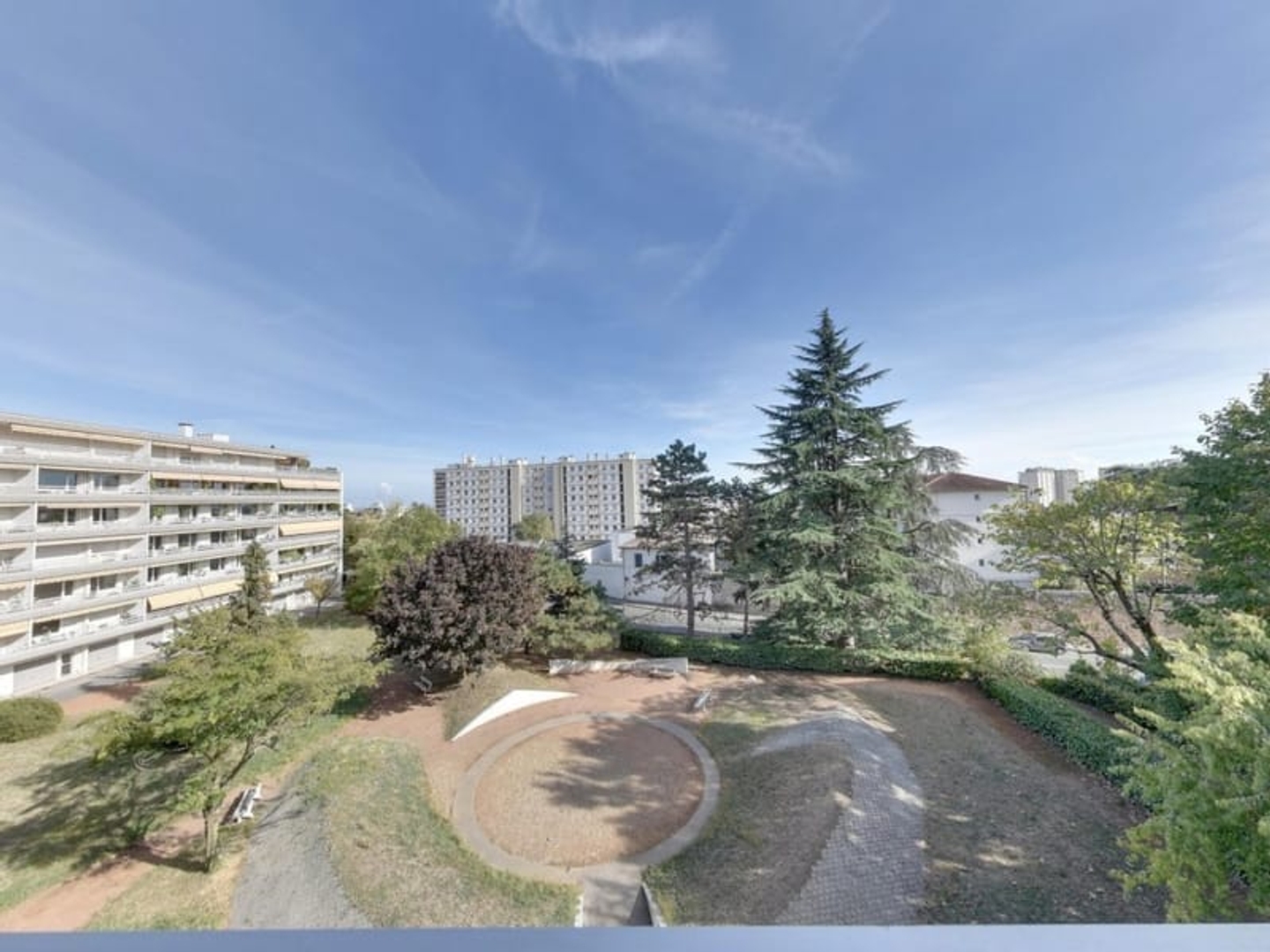 RUE CLAUDE BAUDRAND - T6 FAMILIAL DE 137M²