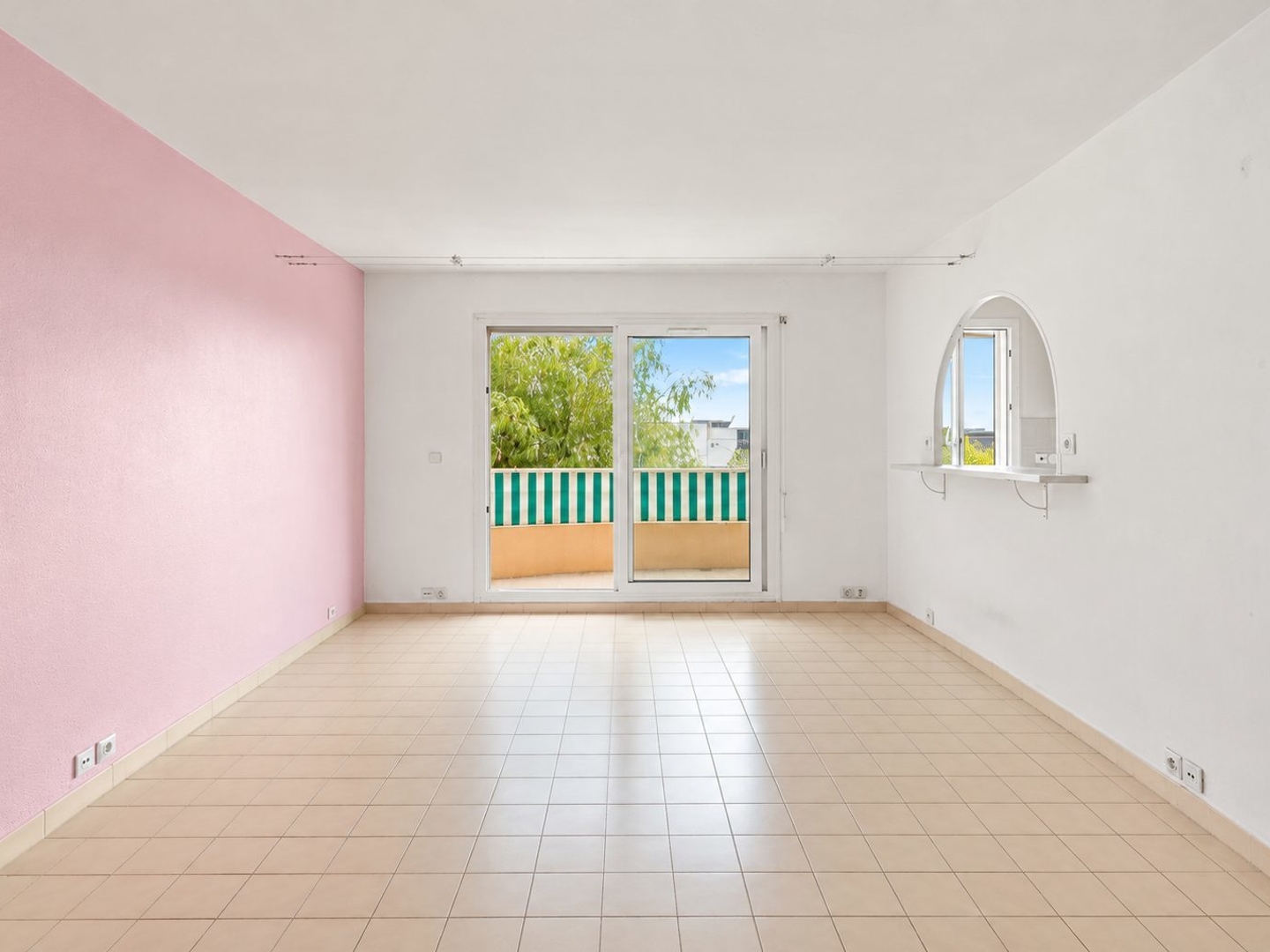 Appartement à vendre - 2 pièces - 47m2 - Saint-Laurent-Du-Var (06700)