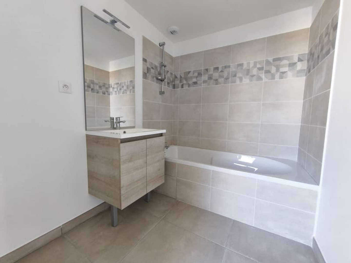 Appartement à vendre - 3 pièces - 60m2 - Saint-Bonnet-De-Mure (69720)