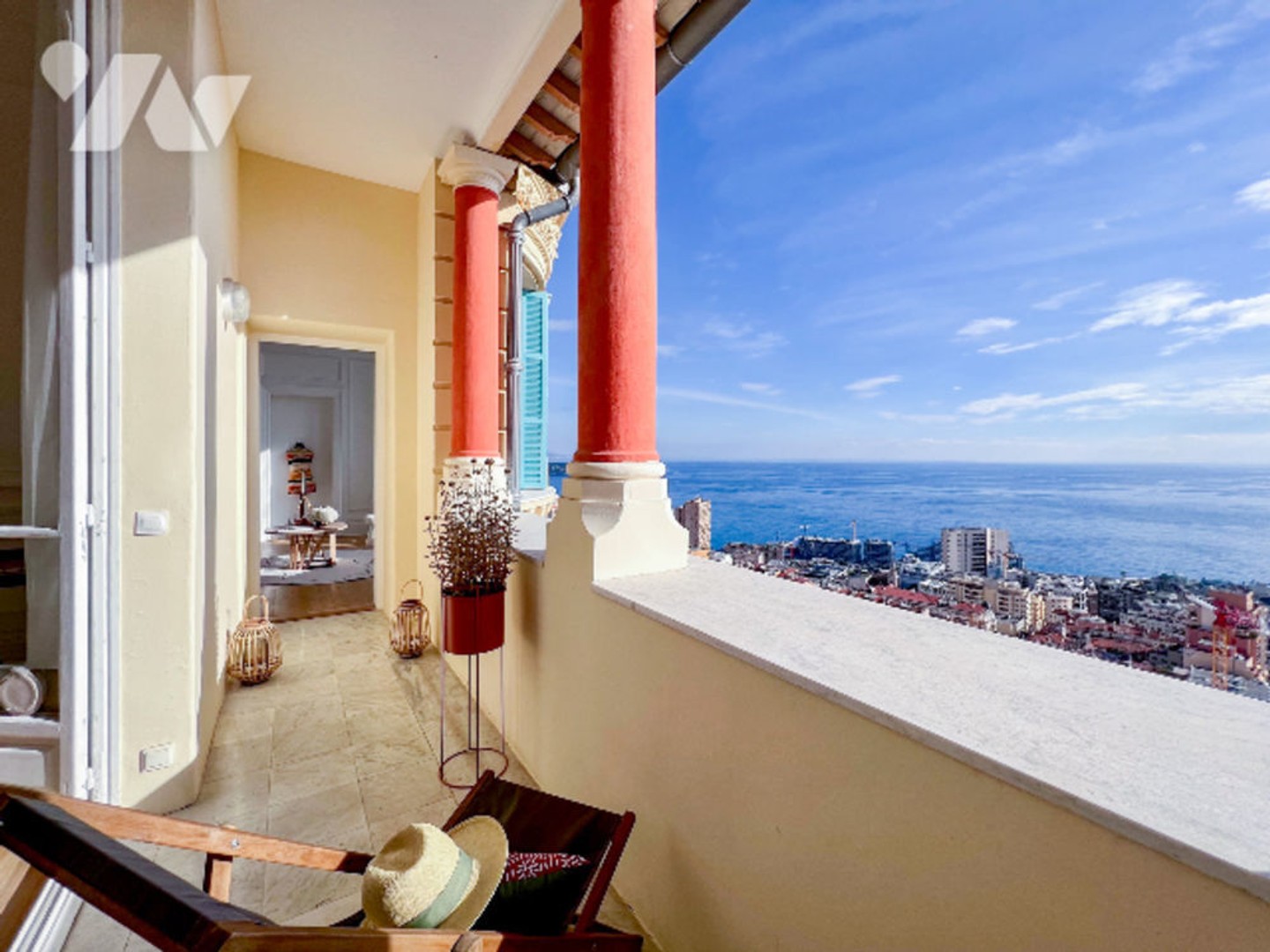 Vente interactive a la hausse 27 bd de la turbie riviera palace 102m² vue mer 4eme étage.