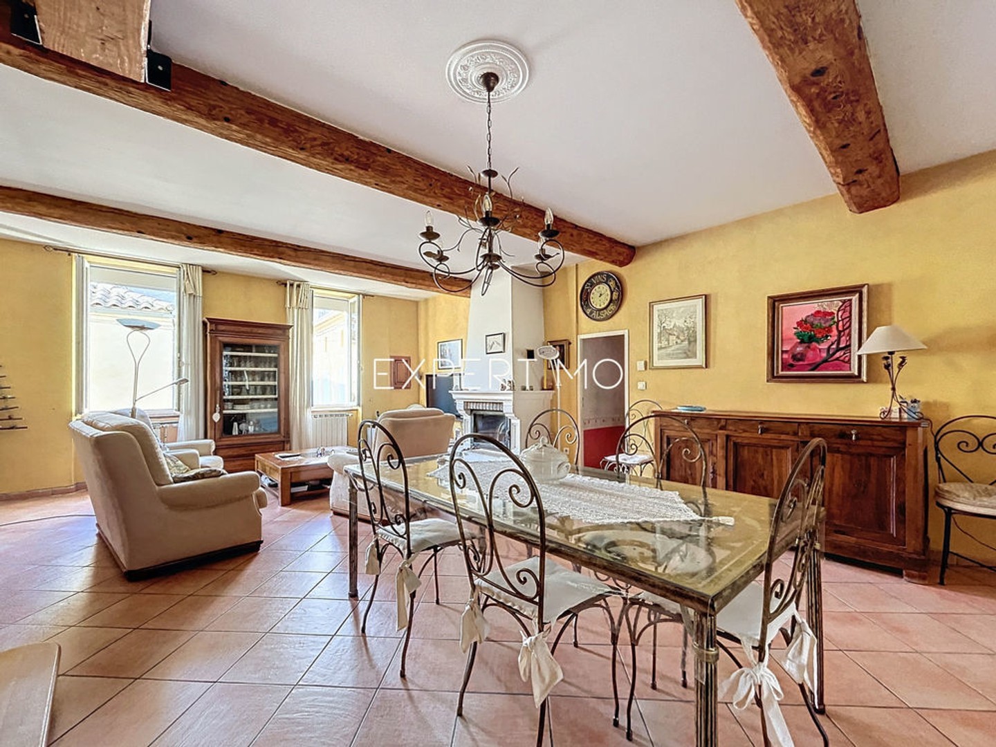 Propriété de 3 maisons individuelles qui composent cet ensemble immobilier, d'une surface utile de 528m2 env.