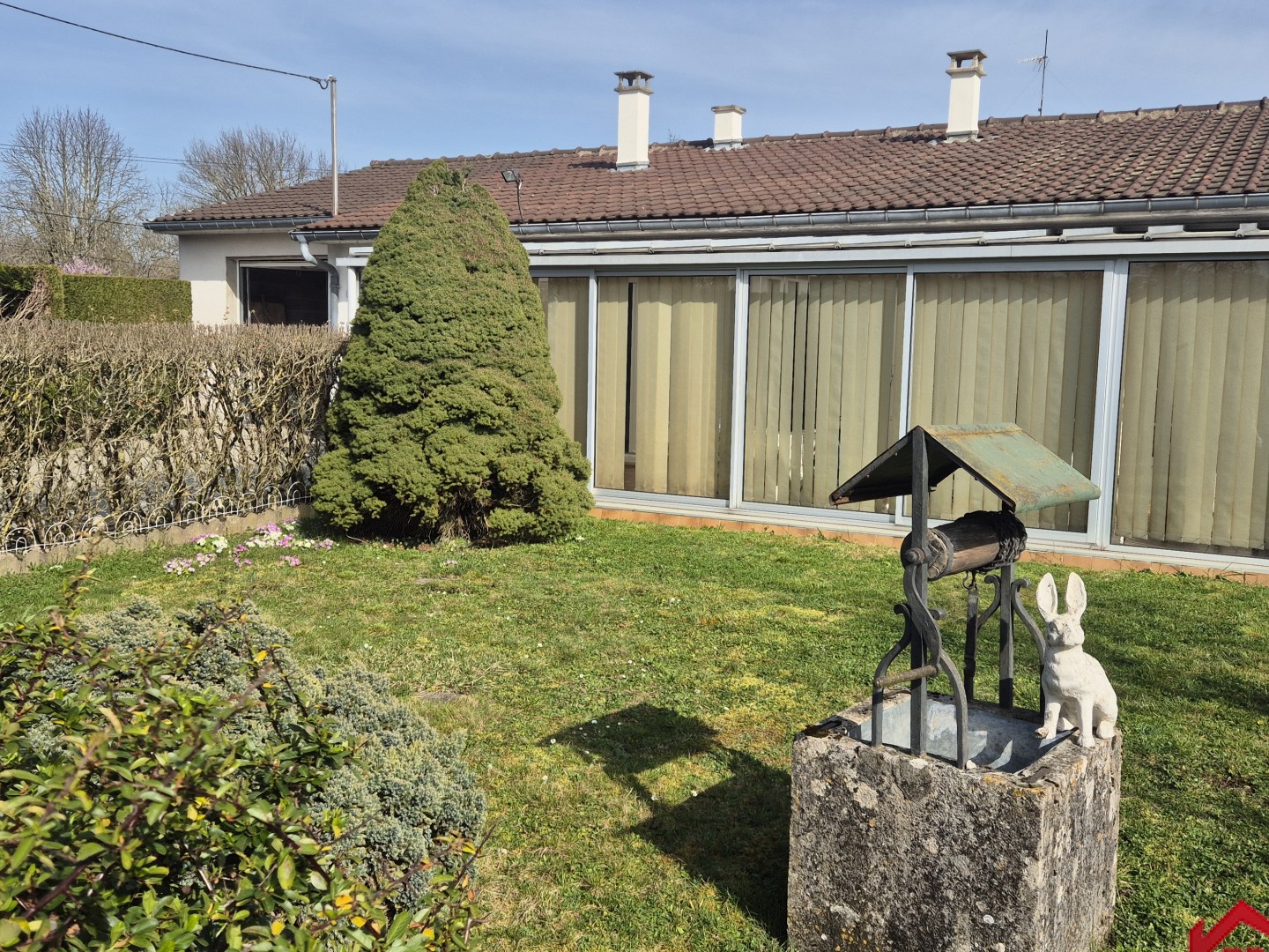 Plain-pied à moderniser de 100m2 avec potentiel 3 chambres