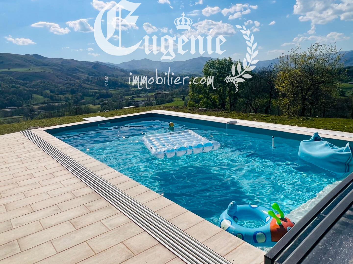 Villa D'Architecte 206M² Belles Prestations +Piscine Vue Dominante sur les Pyrénées au calme