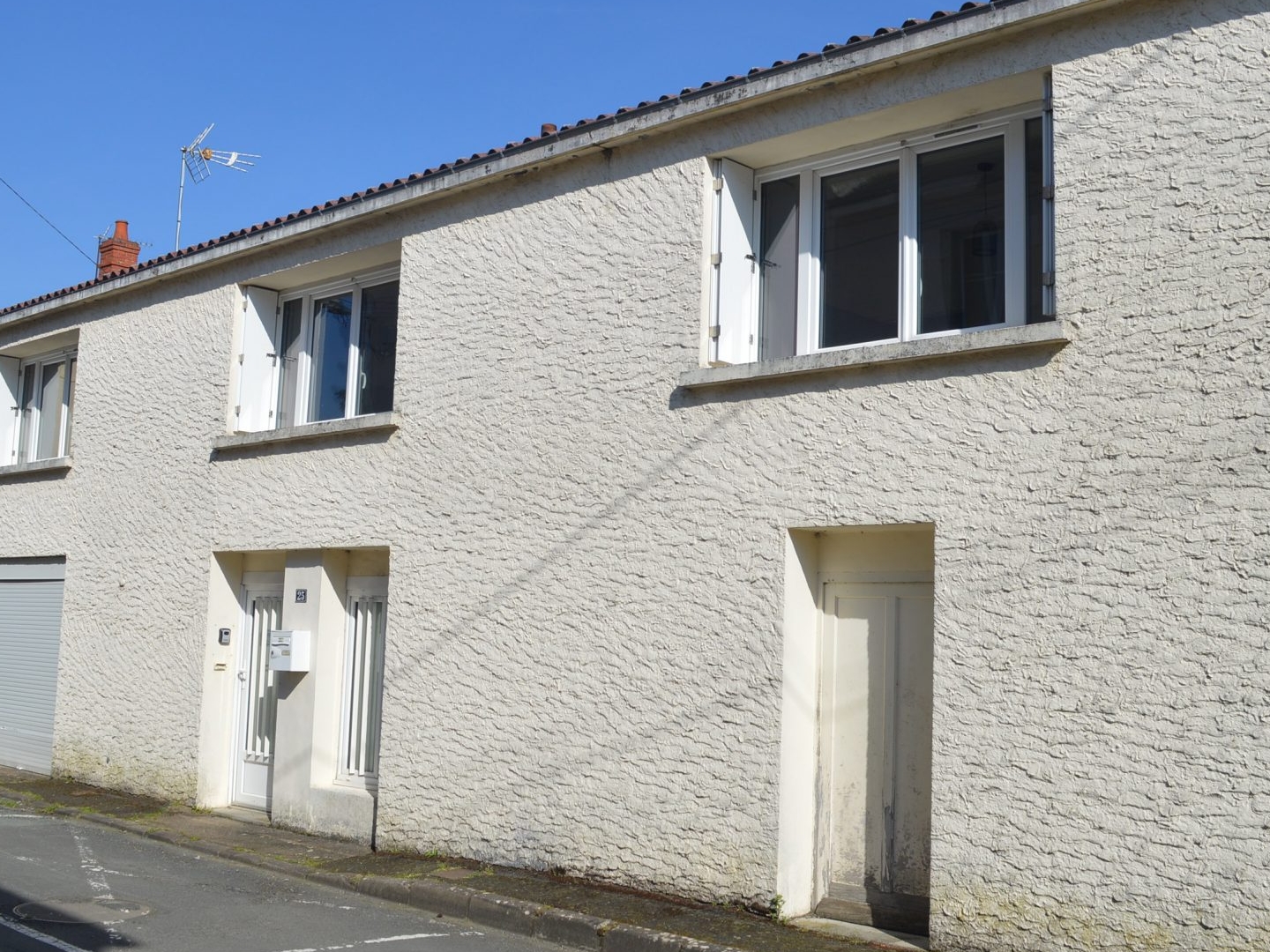 Maison de ville avec beaux volumes et potentiel  Thouars