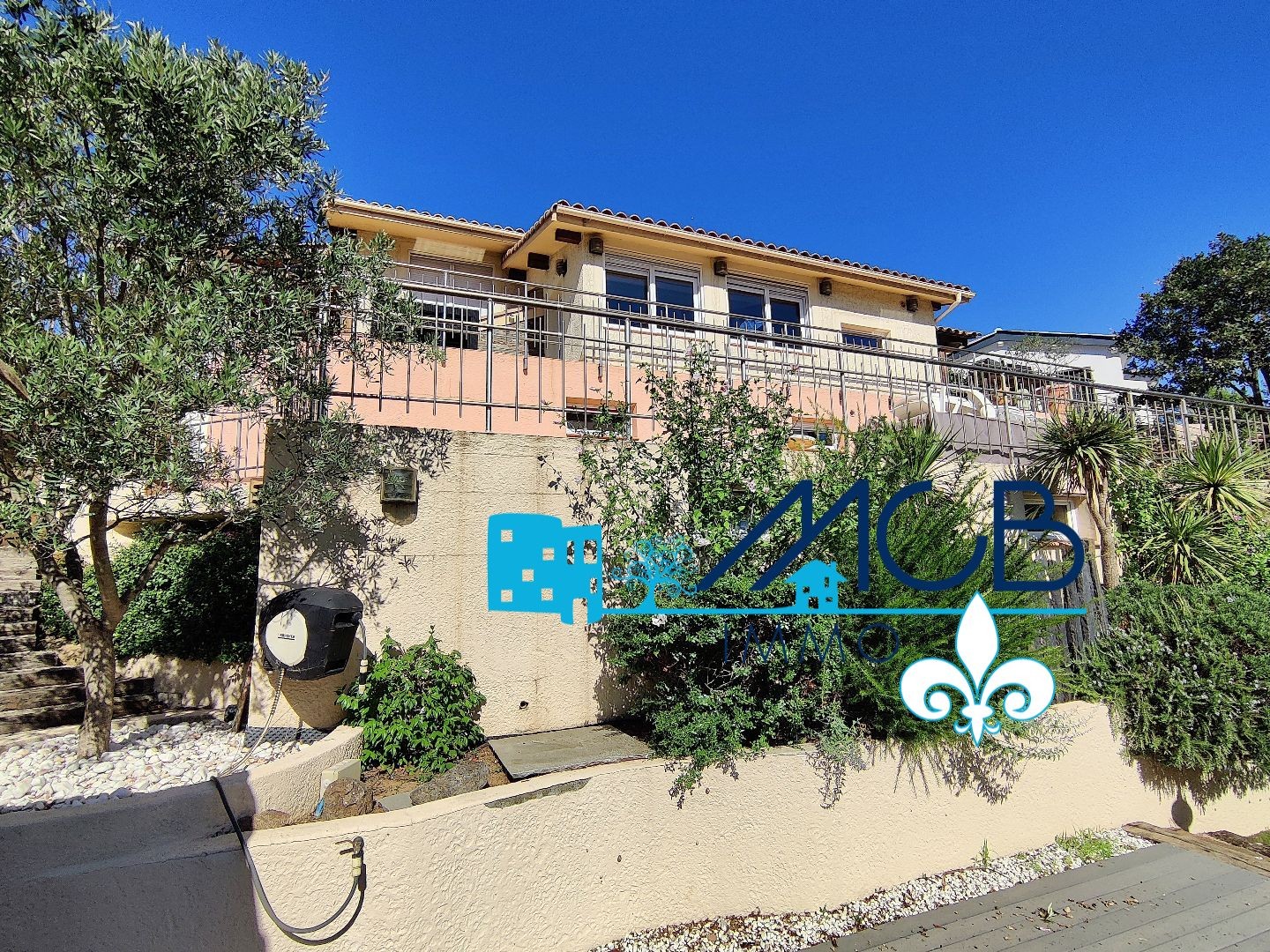 Maison dans domaine sécurisé