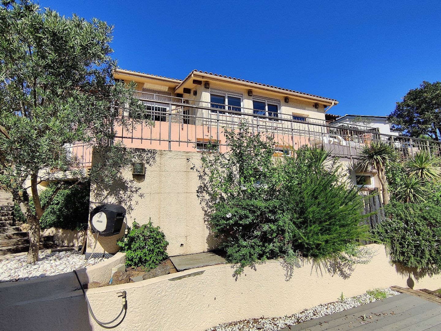 Maison à vendre - 3 pièces - 90m2 - Roquebrune-Sur-Ar... (83520)