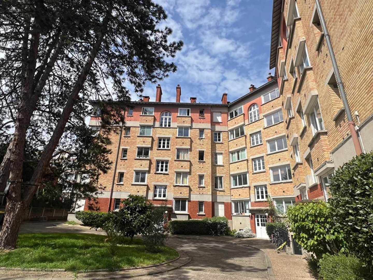 Appartement à Suresnes - Très bon état
