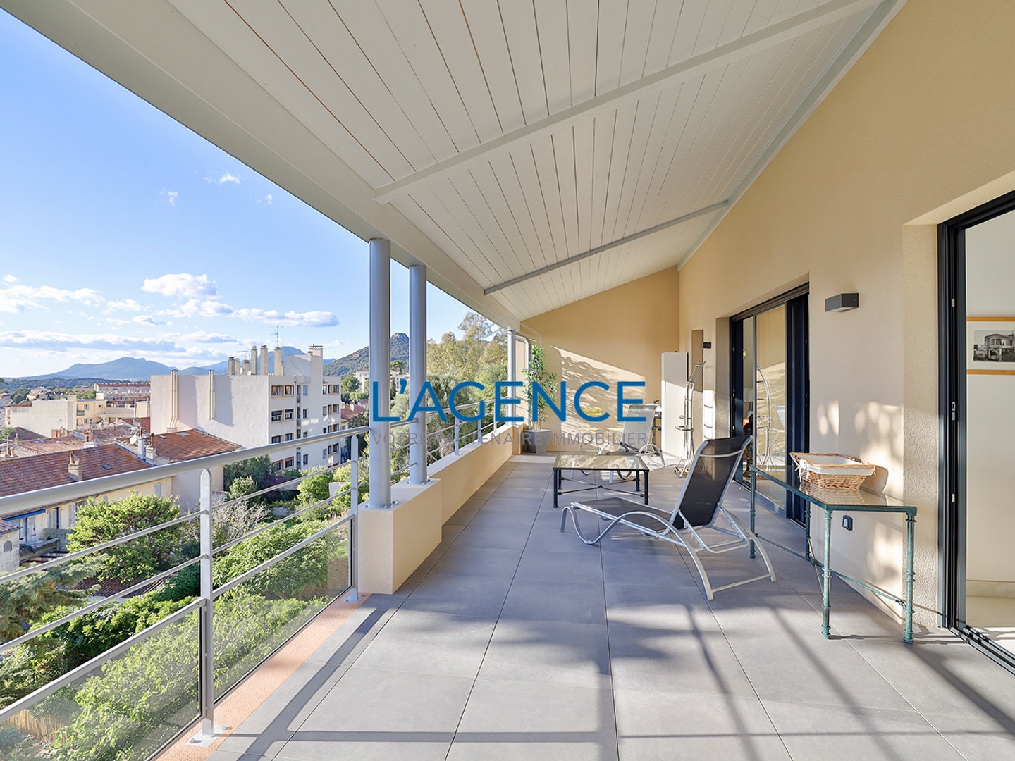 Appartement 4 pièces de 110m2 avec terrasse de 33m2 et garag