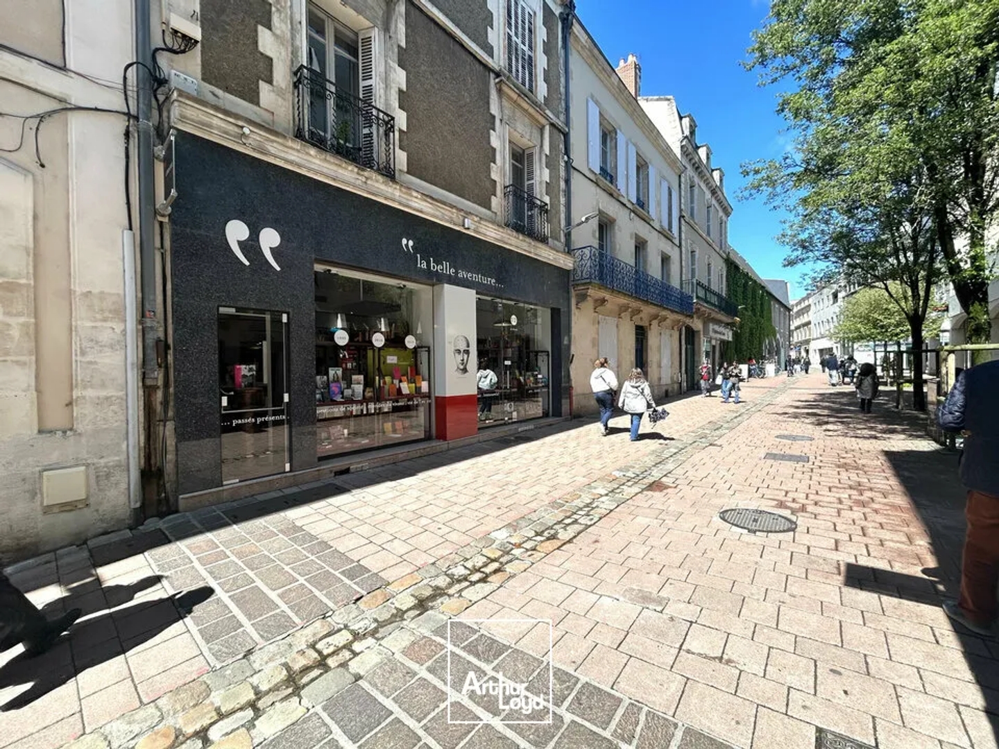 Locaux à vendre - 117m2 - Poitiers (86000)