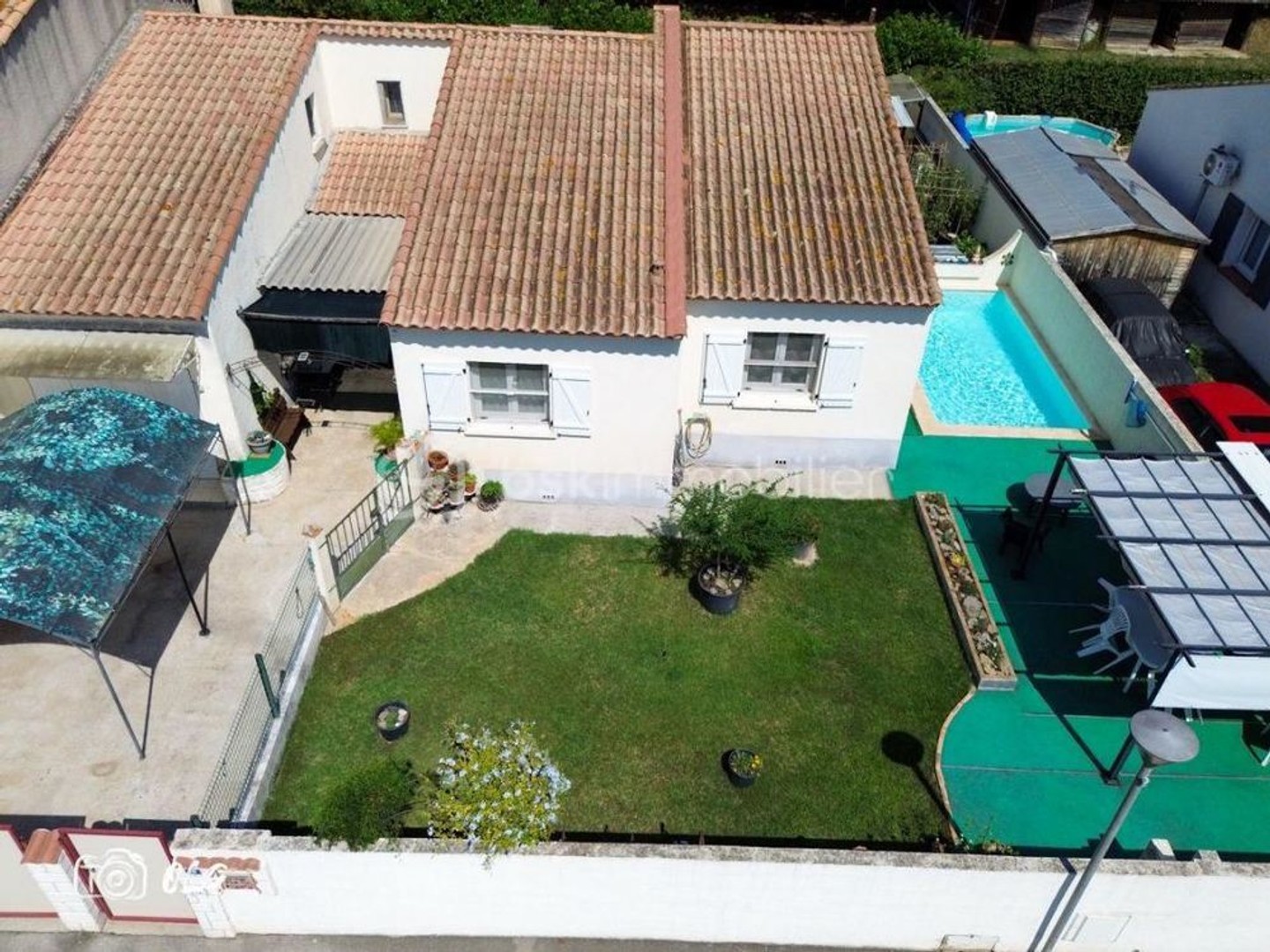 Belle maison familiale avec extérieur arboré et studio indépendant