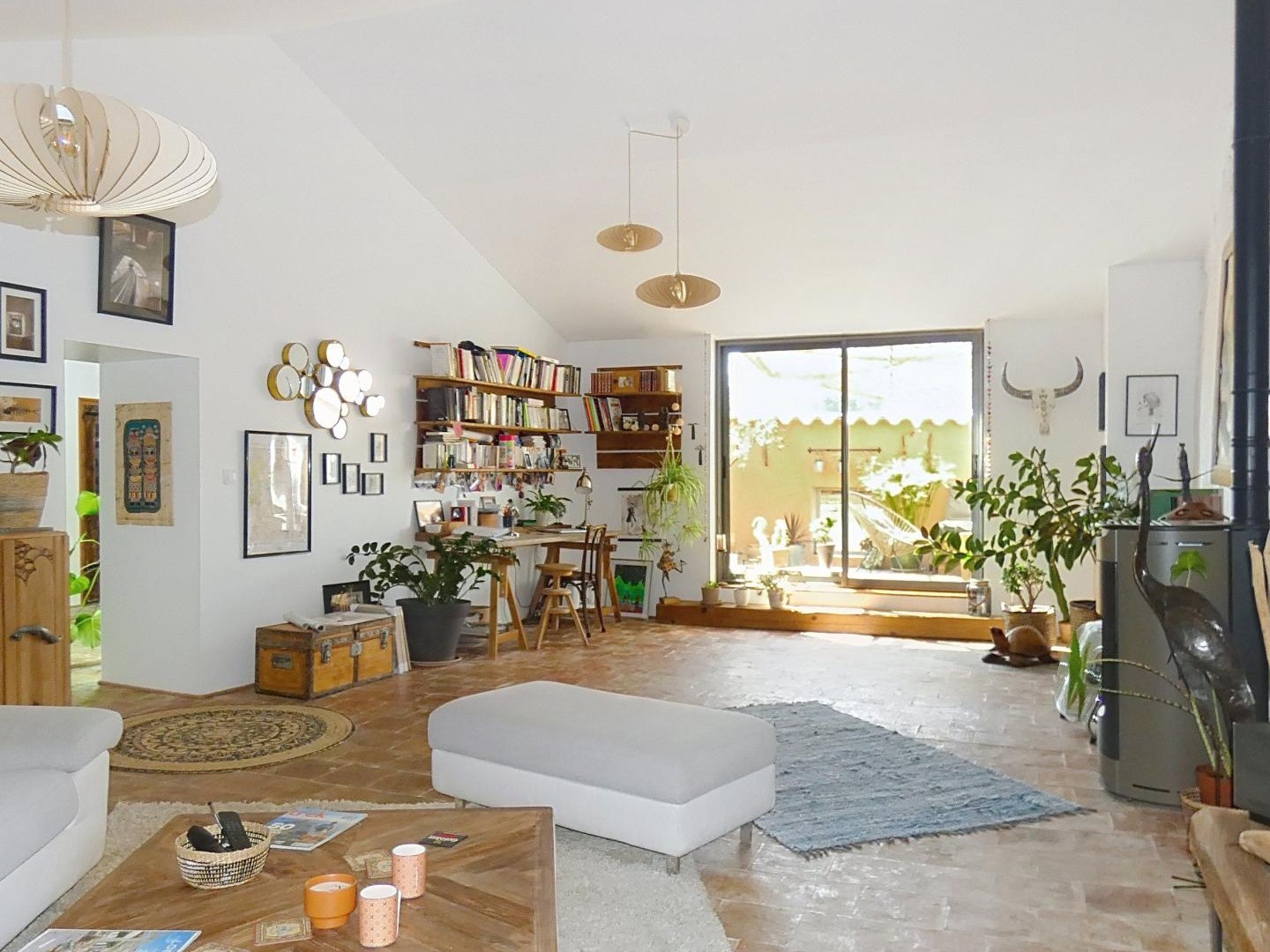 Maison de caractère 232m2 entièrement rénovée avec cour et terrasse