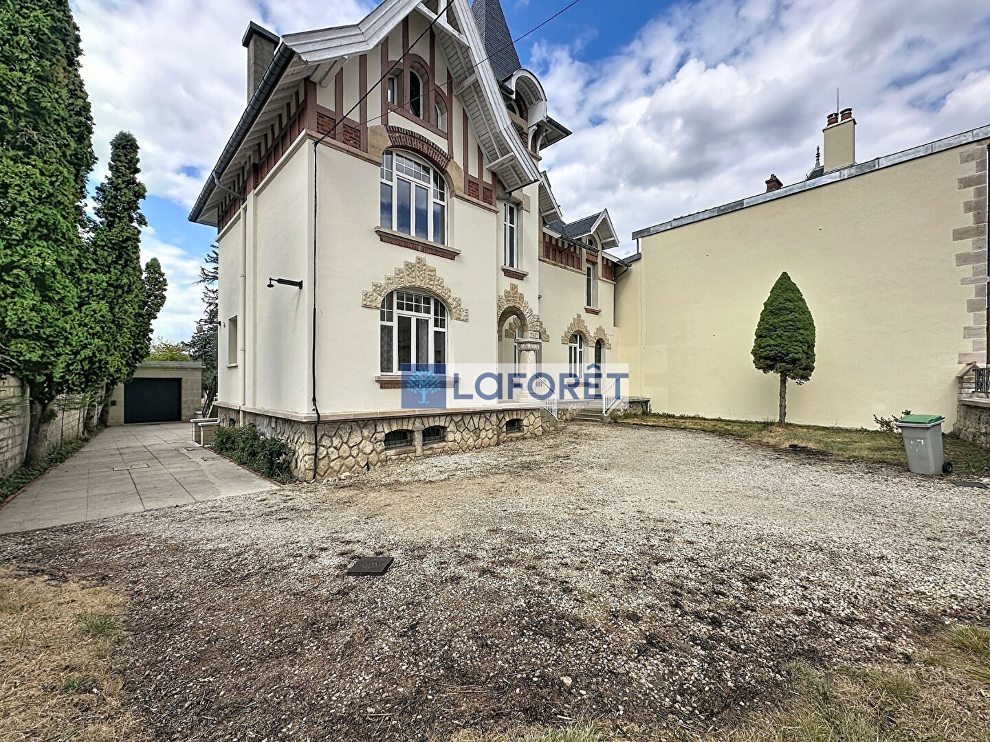 Maison 7 pièces 211 m²
