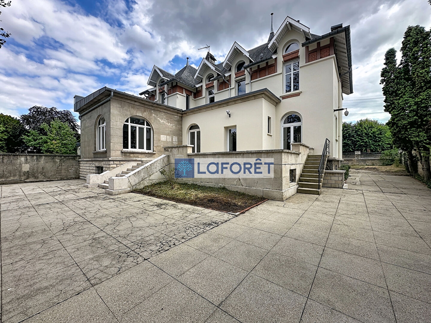 Maison à vendre - 7 pièces - 211m2 - Saint-Dizier (52100)