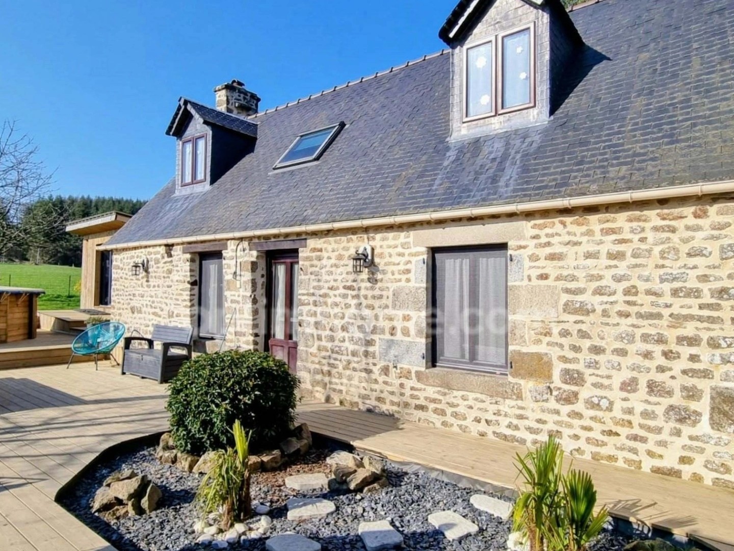 🏡 EN EXCLUSIVITE - Maison en pierre exposée plein SUD avec piscine chauffée à vendre à TINCHEBRAY BOCAGE