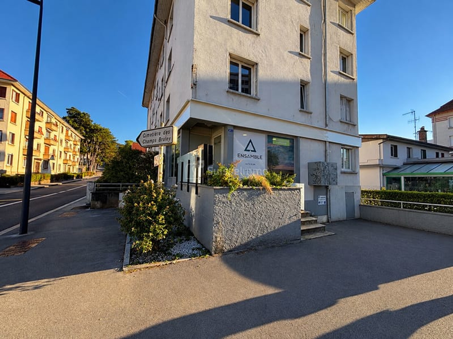 Ensemble de bureau 127.56 m2