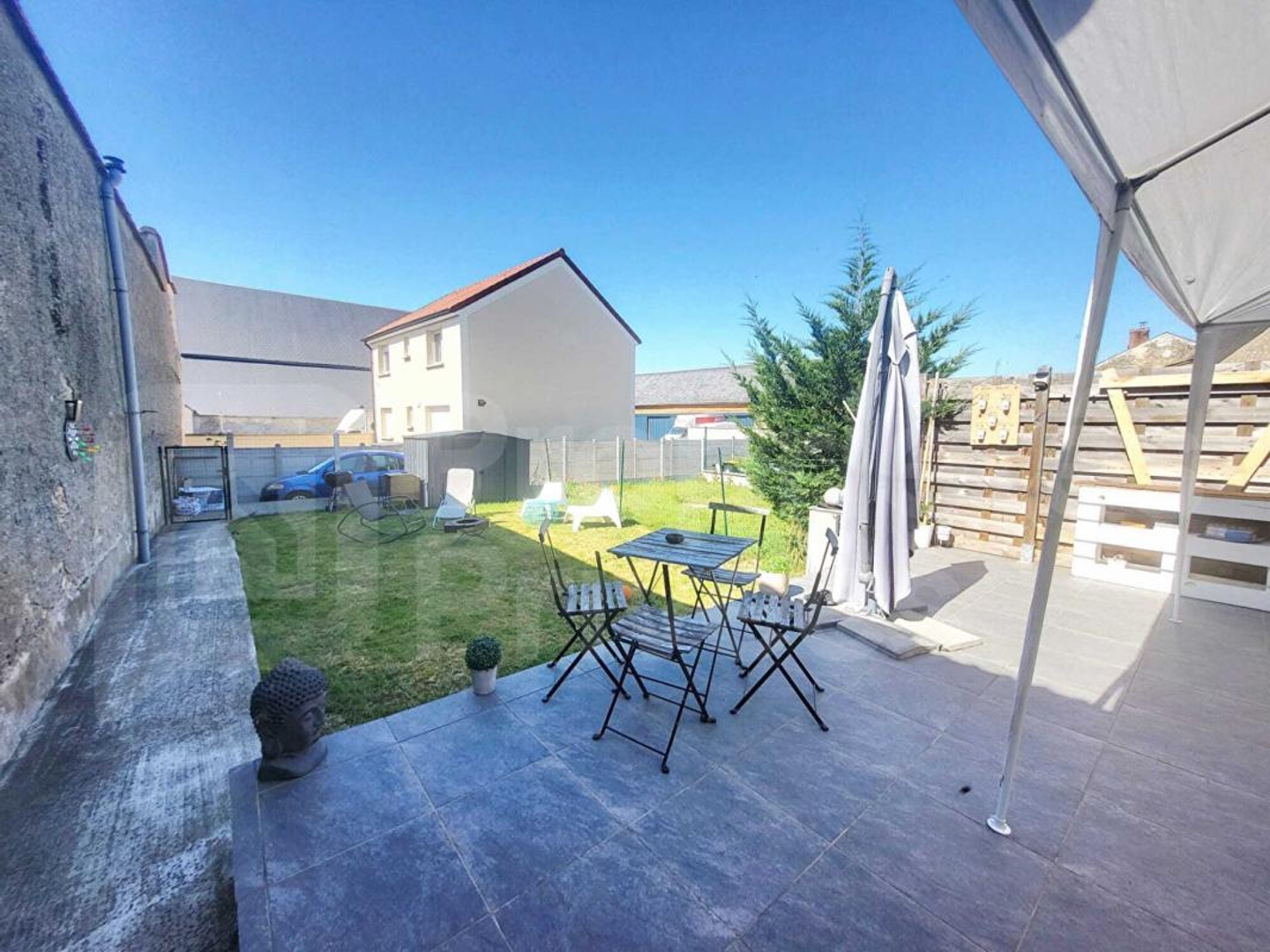 Maison rénovée, 3 chambres, jardin et stationnement